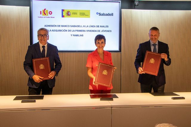 Rodríguez firma el convenio por el que el Sabadell se adhiere a la línea de avales para la adquisición de primera vivienda de jóvenes y familias con menores - 1, Foto 1