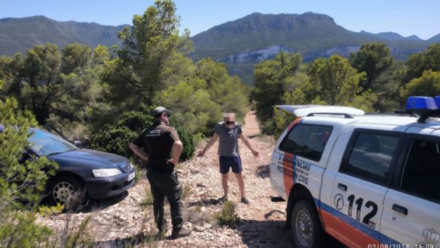 Rescatan a una familia que habían quedado embarrancados en el paraje Pinar de Navarro, Moratalla - 1, Foto 1