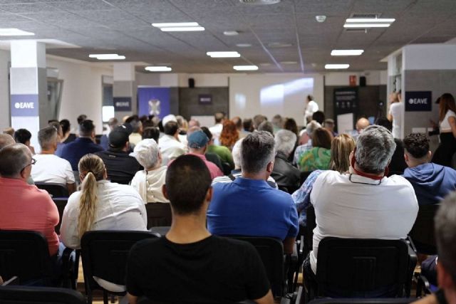Durante un evento en Tenerife, EAVE y Tesla Energy presentaron productos de gran valor para la movilidad eléctrica - 1, Foto 1