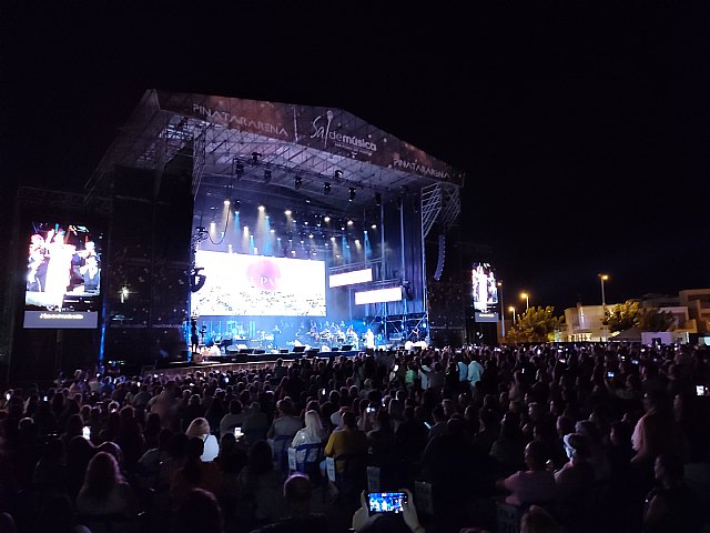 Isabel Pantoja conquista a su pblico en San Pedro del Pinatar con un emotivo concierto en su 50 aniversario sobrelosescenarios - 5