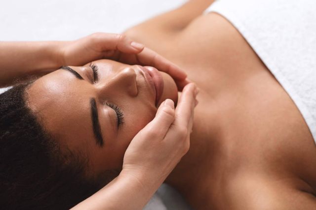 Descuento en Avene Cleanance; Farmasky ofrece 3 € menos desde la primera unidad - 1, Foto 1