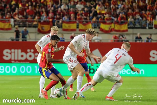 Murcia se viste de rojo para arrebatarle el liderato de grupo a Dinamarca - 5