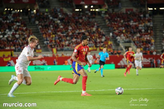 Murcia se viste de rojo para arrebatarle el liderato de grupo a Dinamarca - 6