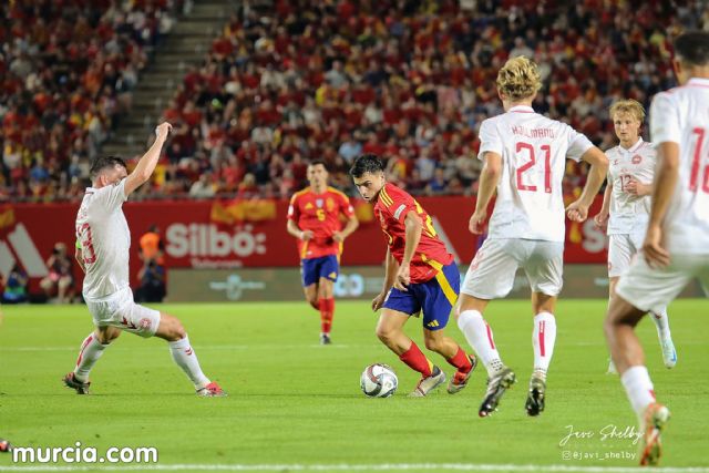 Murcia se viste de rojo para arrebatarle el liderato de grupo a Dinamarca - 8