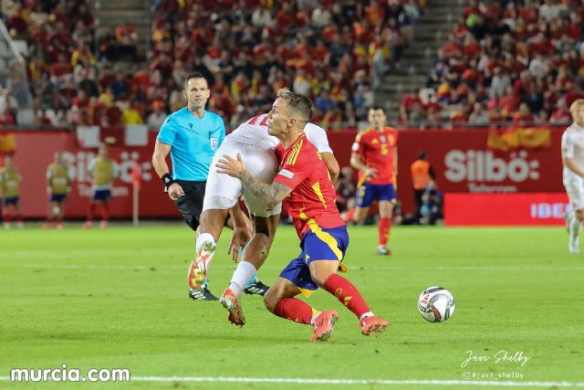 Murcia se viste de rojo para arrebatarle el liderato de grupo a Dinamarca - 9