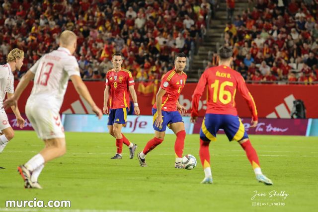 Murcia se viste de rojo para arrebatarle el liderato de grupo a Dinamarca - 12