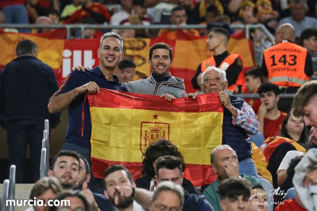 Murcia se viste de rojo para arrebatarle el liderato de grupo a Dinamarca - 19