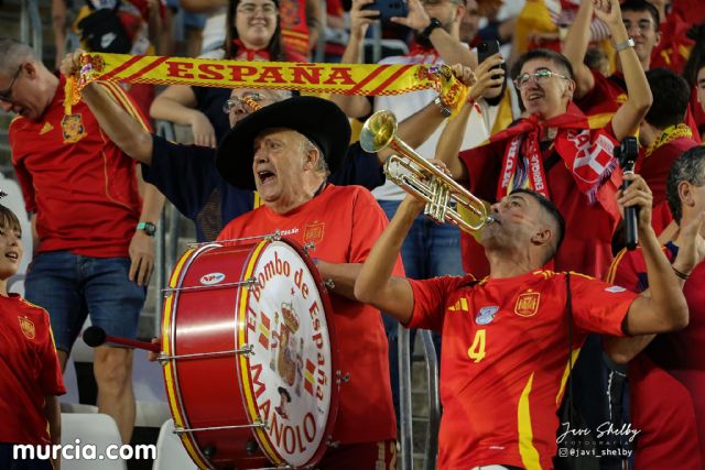 Murcia se viste de rojo para arrebatarle el liderato de grupo a Dinamarca - 21