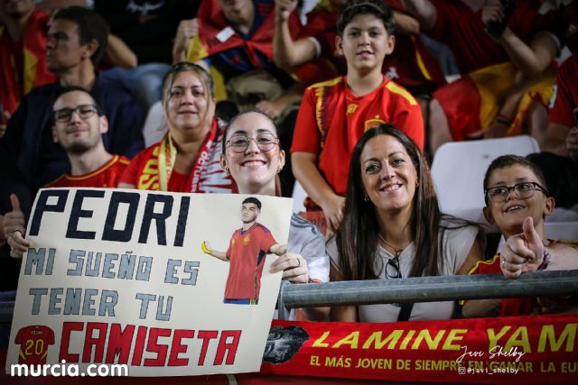 Murcia se viste de rojo para arrebatarle el liderato de grupo a Dinamarca - 23