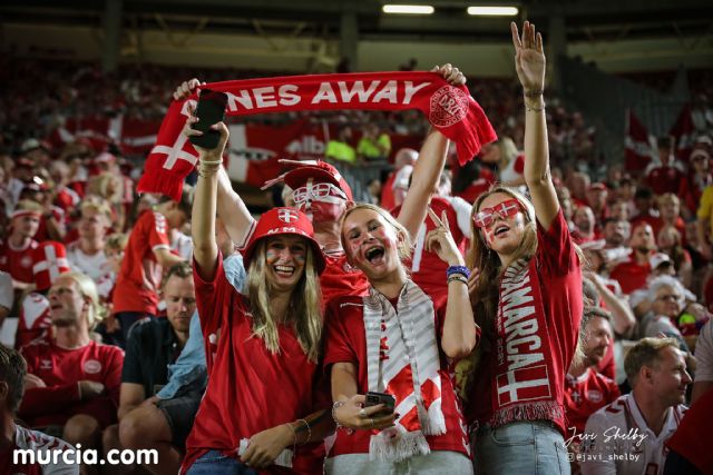 Murcia se viste de rojo para arrebatarle el liderato de grupo a Dinamarca - 24