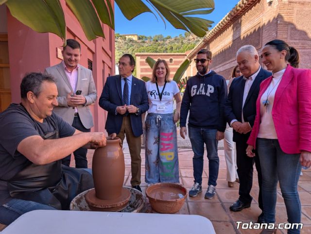 La consejera Rubira asiste a la Feria 