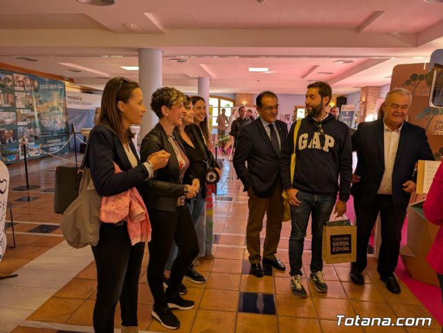 La consejera Rubira asiste a la Feria 