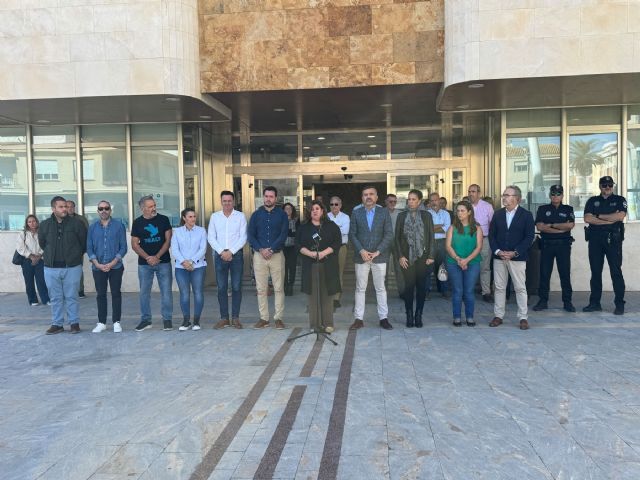 Minuto de silencio en señal de duelo y apoyo por la DANA - 1, Foto 1