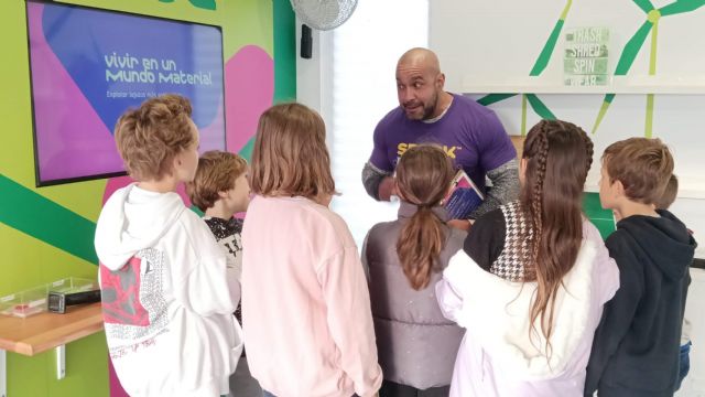 1600 estudiantes madrileños aprenden sobre sostenibilidad en el Curiosity Cube de Merck - 1, Foto 1