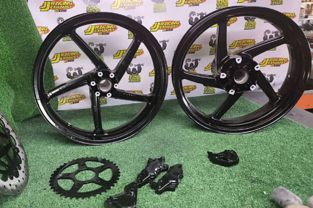 Pintura en polvo al horno para llantas y piezas de moto; Restauración y personalización con JJ Racing Coatings - 1, Foto 1