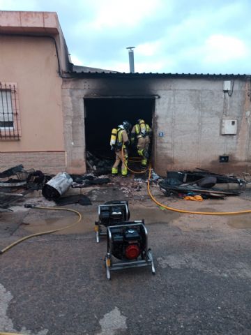 Incendio en una vivienda de Cuevas de Reyllo, Fuente Álamo - 1, Foto 1