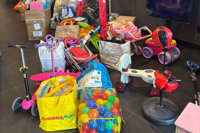 Una campaña solidaria de Bafre culmina con entrega de juguetes en Catarroja - 1, Foto 1