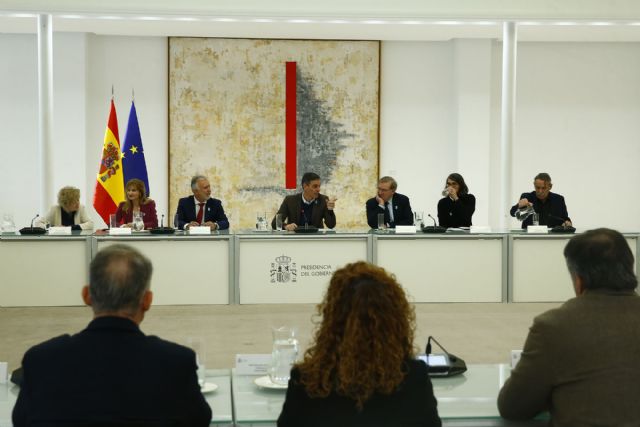 El presidente del Gobierno se reúne con el comité científico asesor del proyecto 'España en libertad. 50 años' - 1, Foto 1