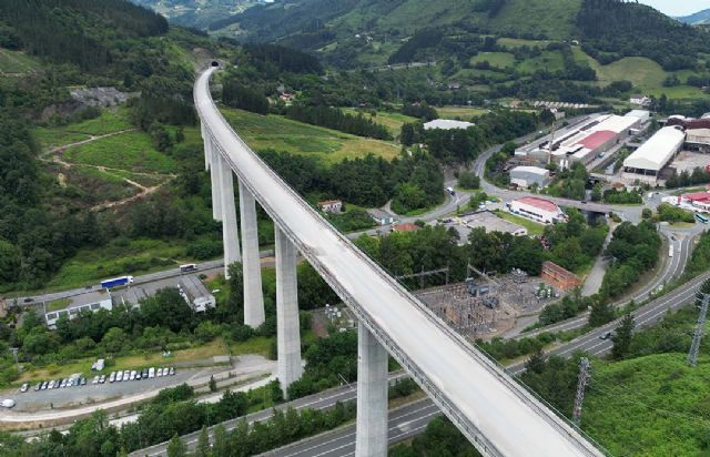 Adif establece una alianza con el BEI para renovar las infraestructuras ferroviarias - 1, Foto 1