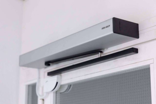 El mecanismo batiente automático SW300-S de ASSA ABLOY combina eficiencia y sostenibilidad - 1, Foto 1