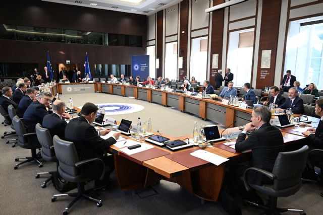 El presidente del Gobierno defiende en el retiro de líderes en Bruselas una visión integral de la seguridad y la defensa en Europa - 1, Foto 1