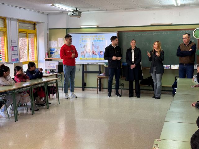 Consumo lleva taller de economía circular y reciclaje de plástico al CEIPO Severo Ochoa - 1, Foto 1