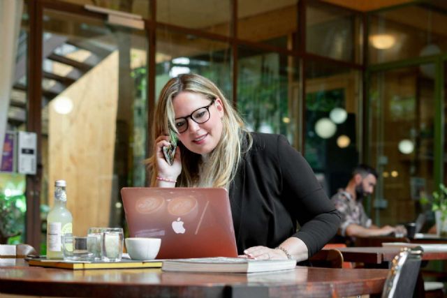 De la mano de Júlia Parés nombrada líder 2024 en Marketing Digital Disruptivo - 1, Foto 1