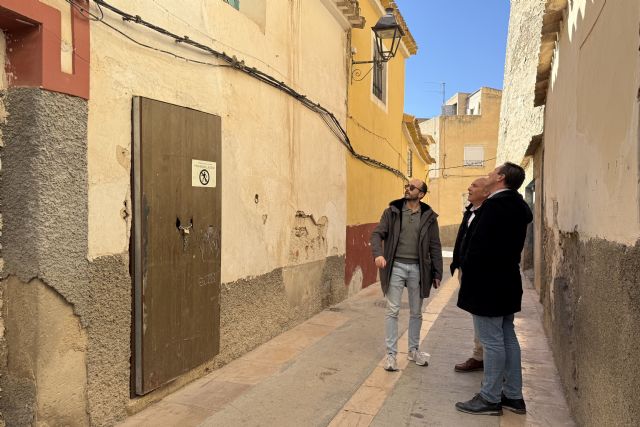 El Ayuntamiento de Mula actúa en el trabajo de demolición de inmuebles y movimientos de tierras en el Barrio del Carmen - 1, Foto 1