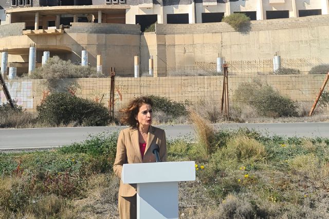 Montero anuncia la demolición del hotel ilegal en la playa de El Algarrobico - 1, Foto 1