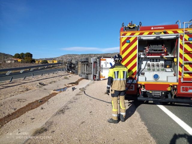 Servicios de emergencia han intervenido en un accidente de tráfico ocurrido en A-33, Jumilla - 1, Foto 1
