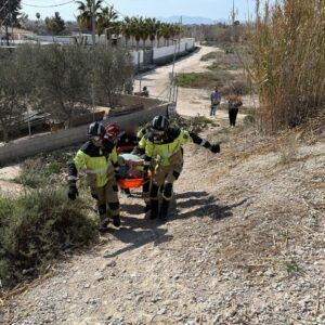 Rescatan a un hombre que se precipitó por un terraplén, en Molina de Segura - 1, Foto 1