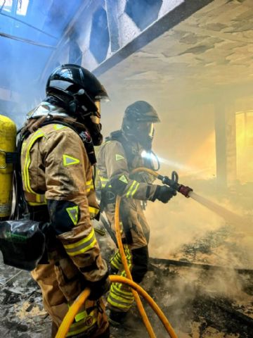 Incendio en una nave abandonada en Yecla - 1, Foto 1