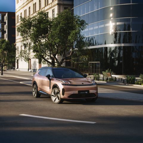 Lynk & Co se convierte en el primer fabricante europeo en lanzar un híbrido enchufable con 200 km de autonomía con el lanzamiento del nuevo modelo 08 - 1, Foto 1