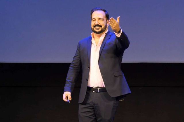 Casi todo el compromiso en el trabajo depende de un jefe; la revolución de los top human leaders - 1, Foto 1