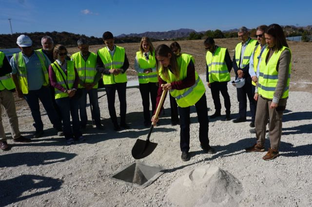La vicepresidenta Aagesen visita en Águilas (Murcia) el terreno del futuro Centro de Producción de Especies Marinas y la desalinizadora - 1, Foto 1