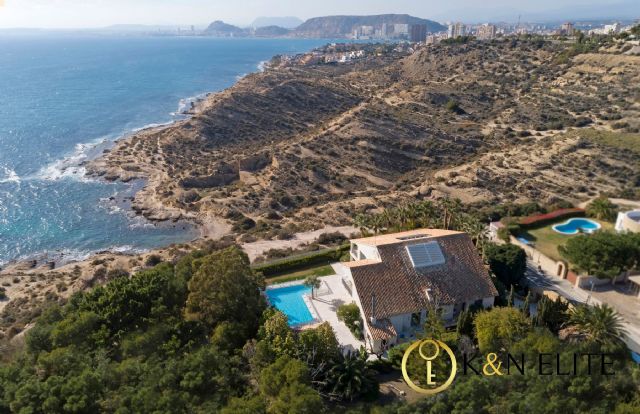 Sale al mercado en un enclave privilegiado una exclusiva villa con las mejores vistas de Alicante - 1, Foto 1