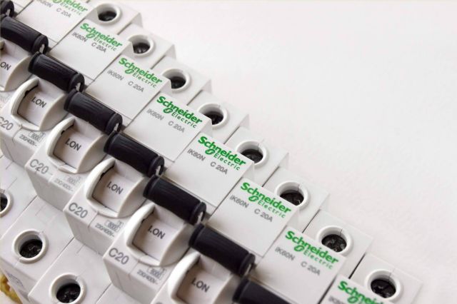 Cadenza Electric se consolida como proveedor líder de material eléctrico de Schneider Electric - 1, Foto 1