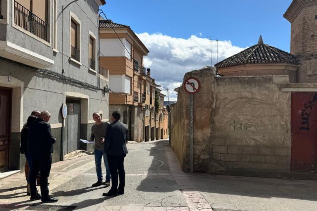 El Ayuntamiento de Mula visita la calle Barrancal para ultimar detalles de sus obras - 1, Foto 1