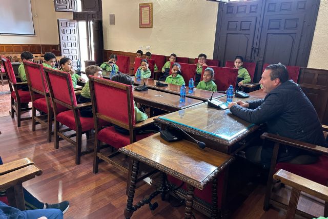 El alcalde de Mula recibe la visita de los alumnos de 3º de primaria del Colegio Santa Clara - 1, Foto 1