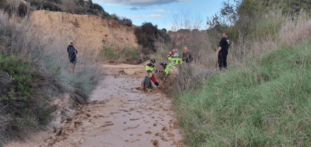 Rescatan a un hombre atrapado en el barro de un río en Pliego - 1, Foto 1
