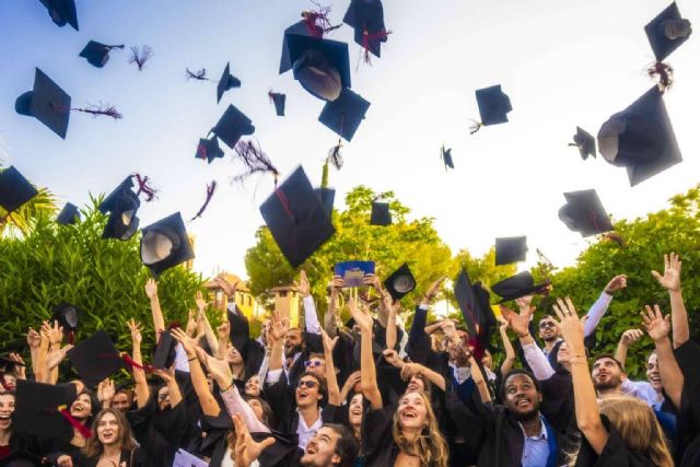 ESEI Business School, una institución dedicada a educar a los líderes conscientes del futuro - 1, Foto 1