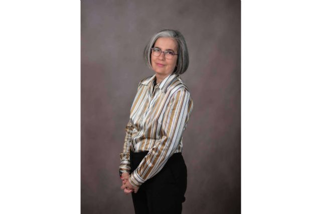 Iris; Una historia que hará mirar los espejos de otra manera - 1, Foto 1