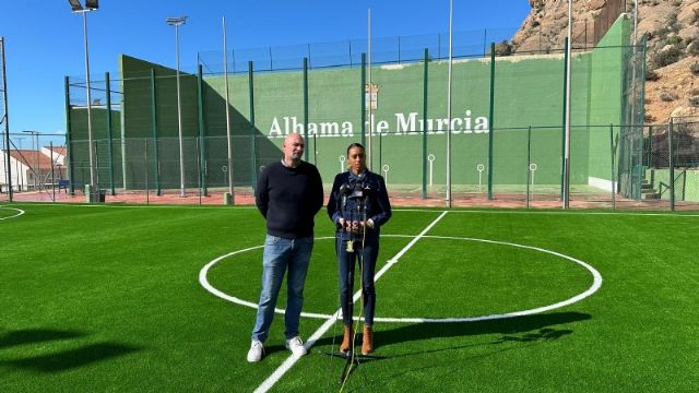 Mejoras en el campo de ftbol de El Praco con la instalacin de un nuevo csped, Foto 1