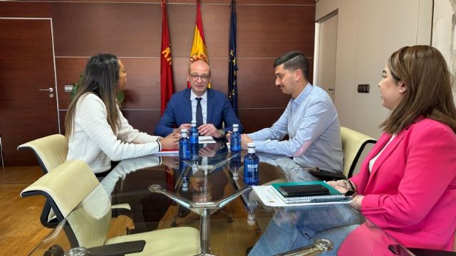 El Ayuntamiento traslada a la consejera de Educacin las necesidades de los centros educativos del municipio, Foto 1