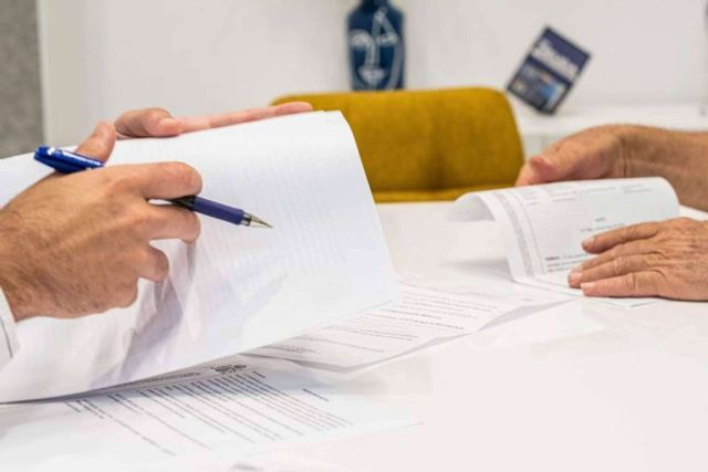 El esfuerzo de dos empleos no es suficiente; Cancela 38.000 euros de deuda gracias a Sin Deuda Group - 1, Foto 1