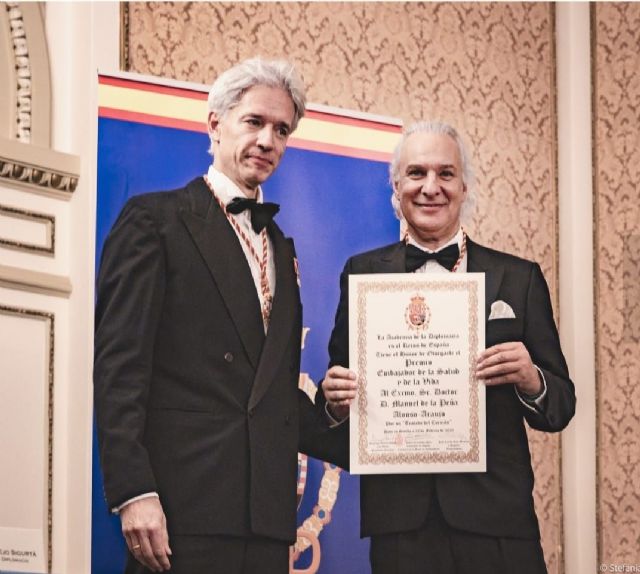 El Dr. de la Peña recibe la distinción ´Embajador de la salud y de la vida´ de la Academia de la Diplomacia - 1, Foto 1