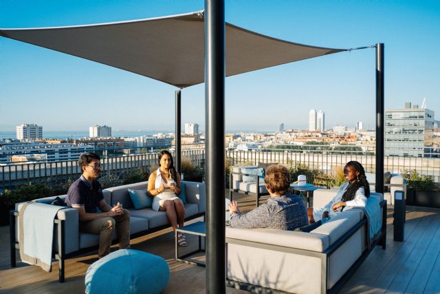 El 70% de los profesionales del 22@ apuesta por el trabajo híbrido: el modelo de oficina flexible se consolida en Barcelona - 1, Foto 1