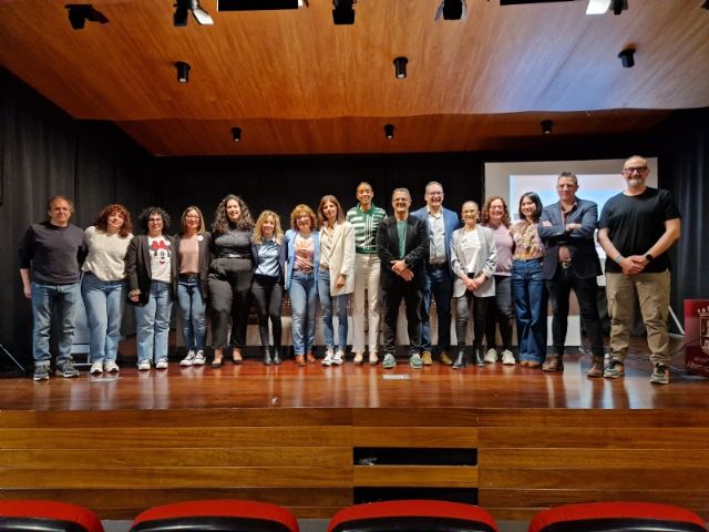 El Ayuntamiento y DGenes presentan el nuevo servicio de atencin temprana de Alhama, Foto 1