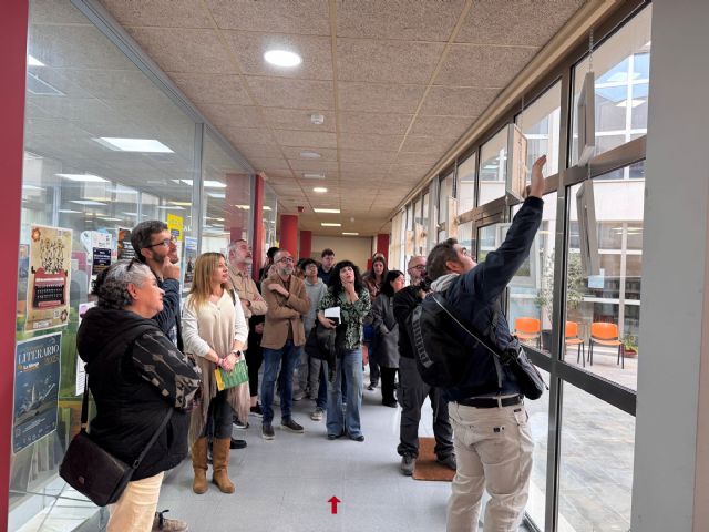 La exposición de Solidarios, Los colores de la memoria, llega a la biblioteca de San Javier - 1, Foto 1