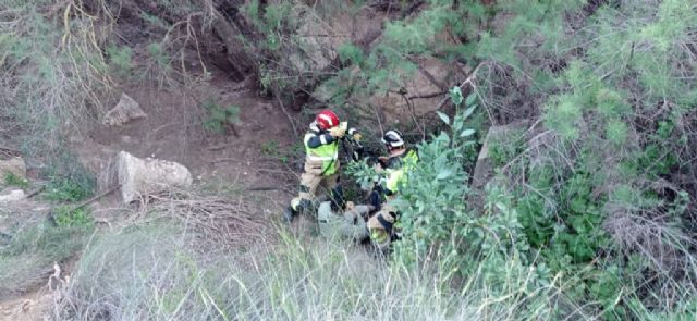 Una persona herida tras caer por una rambla en Librilla - 1, Foto 1